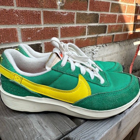Nike Waffle Debut Vintage Stadium Green Yellow Shoes DX2931-300 Women's Size 7 - Picture 3 of 9